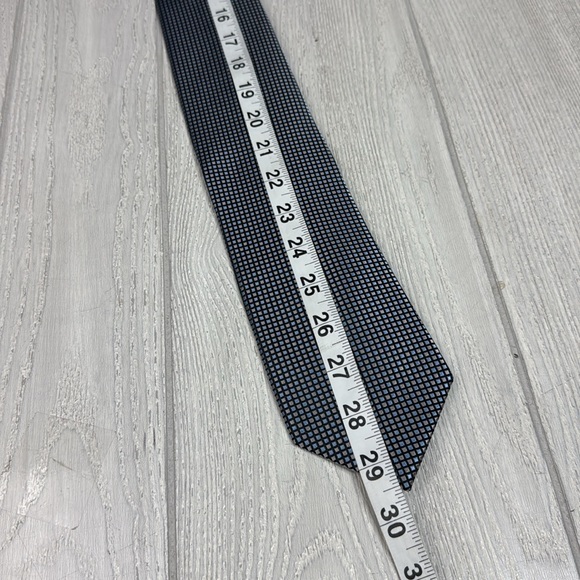 100% Silk tie, Men’s IZOD, Metallic square shapes - Picture 5 of 7